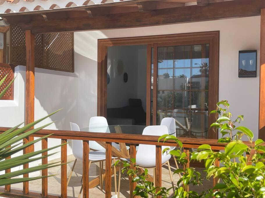 Stylish & Modern 1 Bedroom Suite On Frontline Of Playa Del Duque Costa Adeje  ภายนอก รูปภาพ