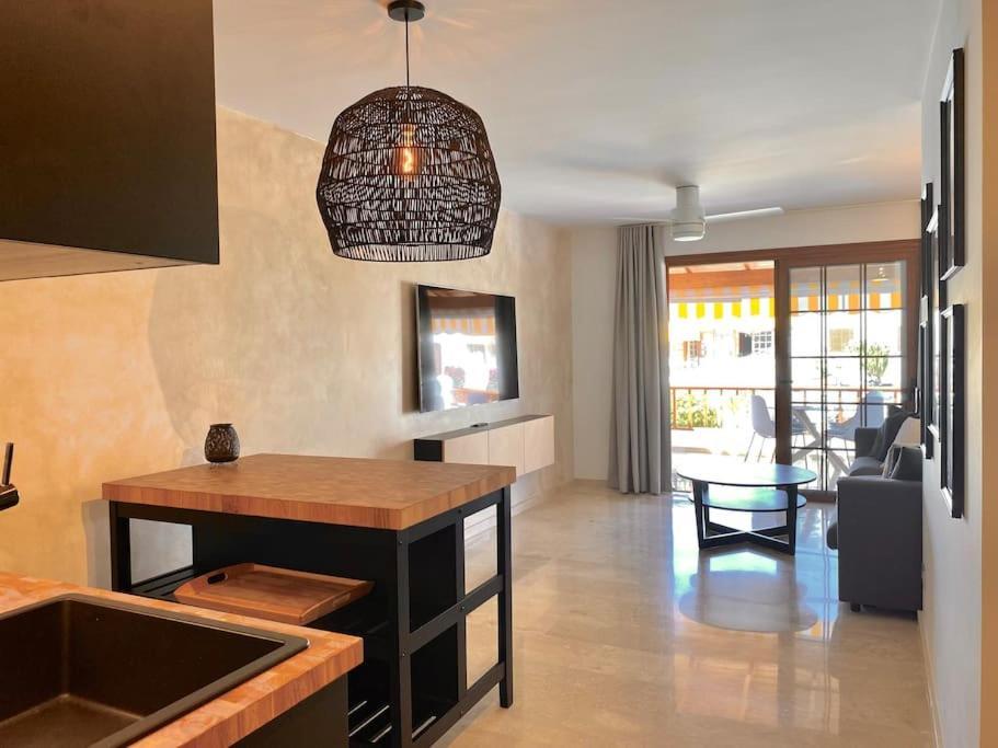 Stylish & Modern 1 Bedroom Suite On Frontline Of Playa Del Duque Costa Adeje  ภายนอก รูปภาพ